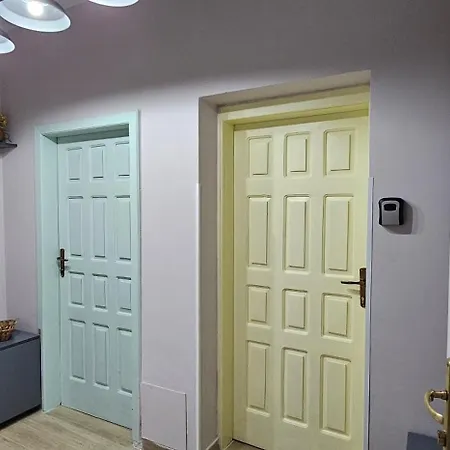 Nuci's Place 3, Cozy 1 Bedroom With Balcony Near Bllok
