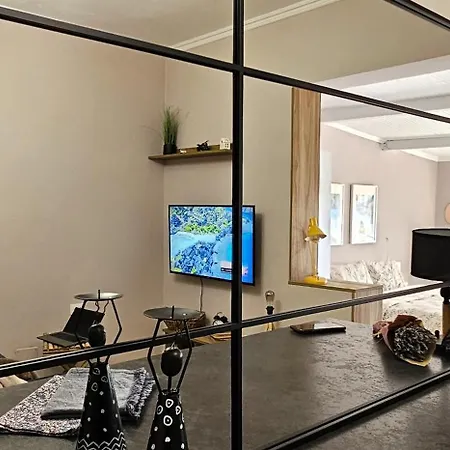 Nuci's Place 3, Cozy 1 Bedroom With Balcony Near Bllok Τίρανα