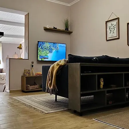 Διαμέρισμα Nuci's Place 3, Cozy 1 Bedroom With Balcony Near Bllok *