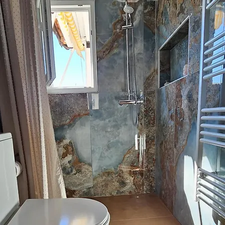 Nuci's Place 3, Cozy 1 Bedroom With Balcony Near Bllok * Τίρανα