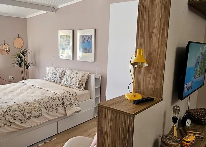 Apartman Nuci's Place 3, Cozy 1 Bedroom With Balcony Near Bllok Tirana