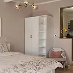 Nuci's Place 3, Cozy 1 Bedroom With Balcony Near Bllok * Tirana