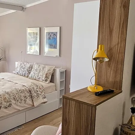 아파트 Nuci's Place 3, Cozy 1 Bedroom With Balcony Near Bllok 티라나