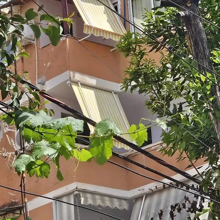 아파트 Nuci's Place 3, Cozy 1 Bedroom With Balcony Near Bllok *