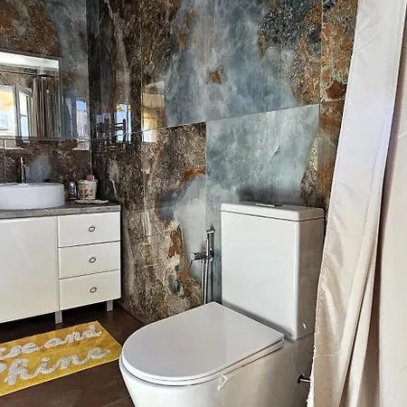 아파트 Nuci's Place 3, Cozy 1 Bedroom With Balcony Near Bllok