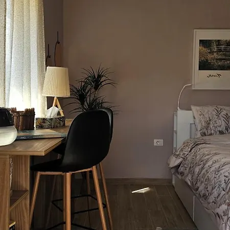 Daire Nuci's Place 3, Cozy 1 Bedroom With Balcony Near Bllok