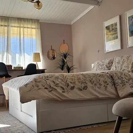 아파트 Nuci's Place 3, Cozy 1 Bedroom With Balcony Near Bllok 티라나