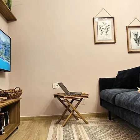 Daire Nuci's Place 3, Cozy 1 Bedroom With Balcony Near Bllok Tiran
