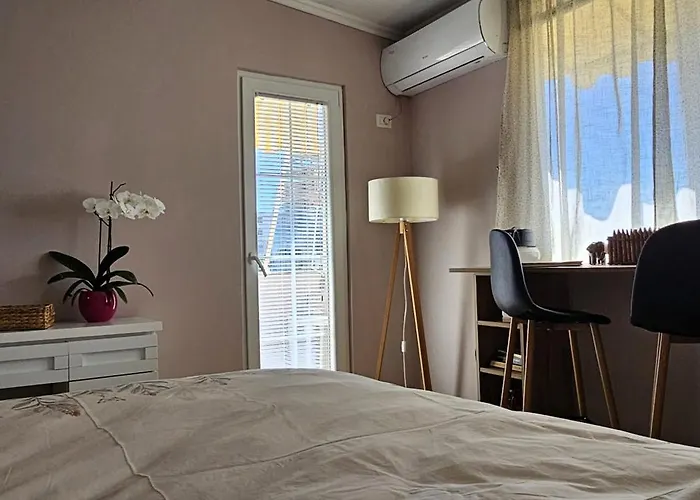 Nuci's Place 3, Cozy 1 Bedroom With Balcony Near Bllok * Tiran