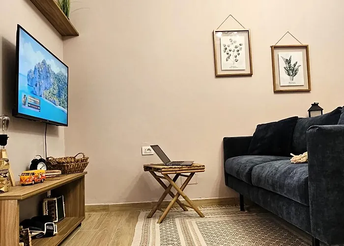 Daire Nuci's Place 3, Cozy 1 Bedroom With Balcony Near Bllok Tiran