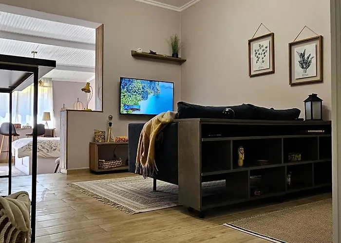 Апартаменты Nuci's Place 3, Cozy 1 Bedroom With Balcony Near Bllok *